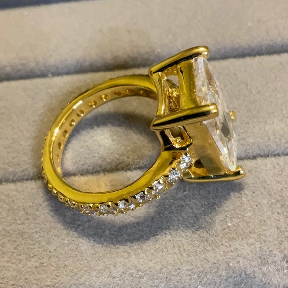 Gold plated sterling silver ring with large rectangular stone - Picture 3 of 5